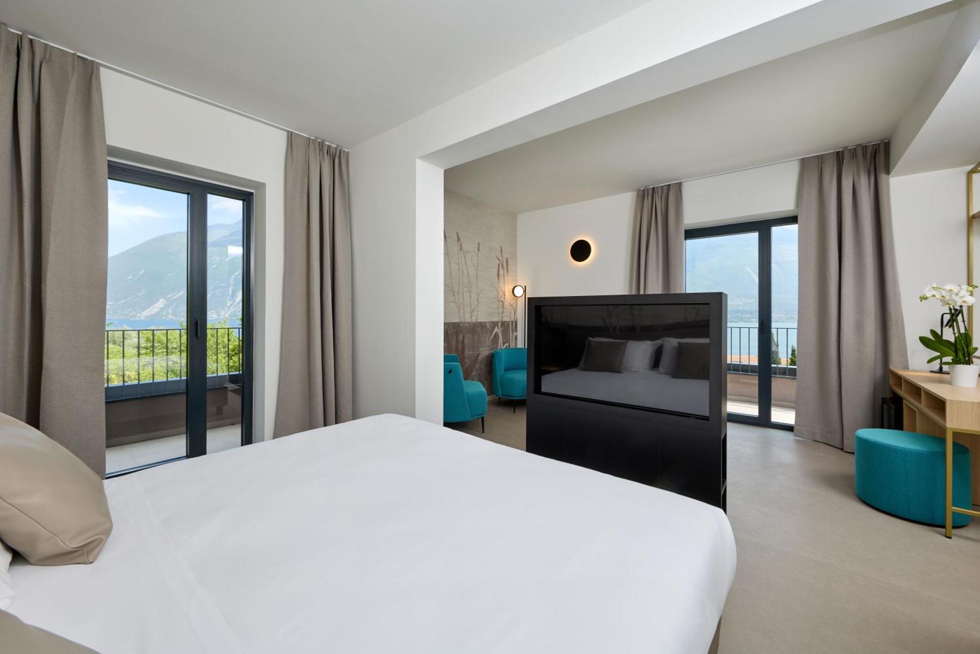 Hotel Royal Village Лимоне-суль-Гарда Экстерьер фото